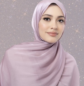 Écharpe en <span class=keywords><strong>soie</strong></span> scintillante de luxe pour femmes Hijab en mousseline de <span class=keywords><strong>soie</strong></span> unie brillant élégant châle de fête pour dames foulards pour femmes de mariage - Product Image 3