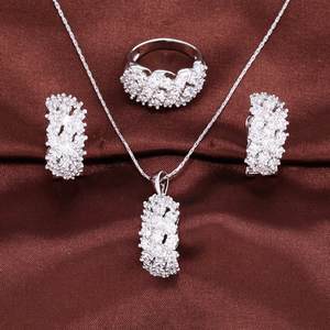 Parures de Bijoux Style Populaire de Dubaï pour Femme avec Bagues, Boucles d'Oreilles et Colliers en Plaqué Or 18k et Zircon Cubique Brillant Façon Diamant - Product Image 4