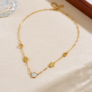 Fashionable Retro Gold Plated Flower White Shell Pendant Necklace Chain Stainless Steel Daily Wear Jewelry N4058 - Product Image 3