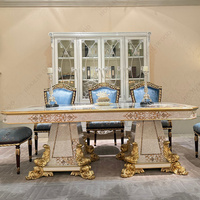 Table à manger de luxe classique et artistique en placage de bois avec incrustations dorées et pieds sculptés, idéale pour maison de luxe, villa, hôtel