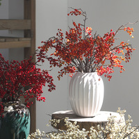 Kunstmatige plastic bloemen Kerst- en nieuwjaarsdecoratie Bergenretour ontwerp Rode bessen Kunstmatige fruitarrangement Wisteria