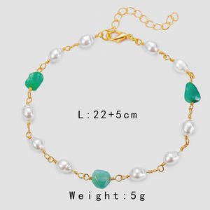 Vente en gros de bracelets de cheville tendance 2023 Summer Beach Design Green Stone Pearl Gold Chain Bracelets de cheville pour femmes - Product Image 2
