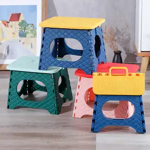 Jieyang Lebo Haushalt Küche Outdoor Mini-Camping Kunststoff Kinder tragbarer Fußhocker Stühle Kunststoff-Klapphocker mit Griff