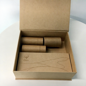 Boîte cadeau en carton kraft personnalisée pour <span class=keywords><strong>champagne</strong></span> avec ruban en soie et logo en relief, convient aux bouteilles standard ou <span class=keywords><strong>magnum</strong></span> pour les célébrations - Product Image 1