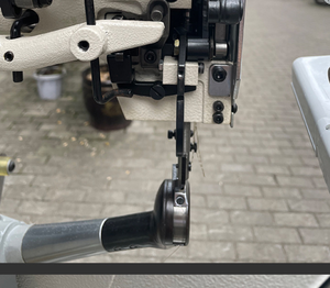 Machine à coudre spéciale 168 points pour la couture de semelles intérieures/extérieures et de coutures latérales de chaussures, avec double aiguille - Product Image 6