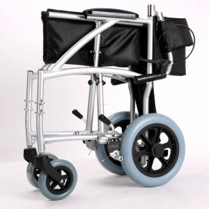 Conveniente para llevar marco resistente de aluminio ligero 1128 nueva silla de ruedas de transporte de aluminio - Product Image 1