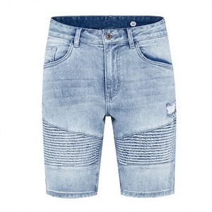 Shorts en jean slim bleu clair pour homme, style motard, coupe ajustée, coupe-vent, avec empiècements plissés, effet usé, ourlet effiloché, cinq poches - Product Image 2