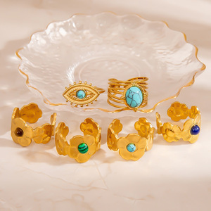 Bague en or en forme de fleur avec incrustation de pierre bleue pour femme, à porter au quotidien - Product Image 2