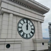 Horloge de Tour Architecturale Moderne d'Extérieur pour Campus, Horloge Mécanique avec Carillons Musicaux - Personnalisation Ingénierie