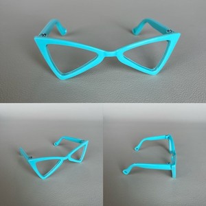 Gafas de sol con montura triangular blanca, accesorios de plástico para muñecas a escala 1:6, gafas de sol triangulares para muñecas de 8cm de ancho - Product Image 4