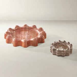 Porte-objets artisanal en pierre de travertin rouge Flora - Product Image 4