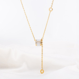 สร้อยคอจี้เหล็กไทเทเนียมทรงเรขาคณิตฝังเพชรสำหรับผู้หญิงสวมใส่ทุกวัน - Product Image 1