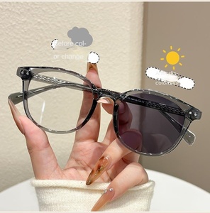 La nouvelle monture de lunettes 86233 photosensible à changement de couleur, tendance sur internet, pour visages plats, ronds et carrés. - Product Image 6