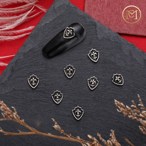 เครื่องรางตัดเล็บ: การตกแต่งด้วยโลหะเงินโบราณสำหรับการกดบนเล็บ - Product Image 1