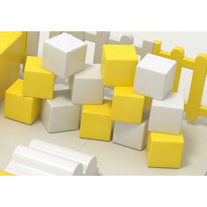 Área de Juegos Interior para Niños con Estructuras de Plástico Amarillo y Blanco y Juegos Blandos para Uso Doméstico - Product Image 3