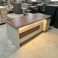 Bureau de direction en bois en forme de L, moderne et luxueux, pour bureau de PDG d'entreprise, avec grand meuble latéral et éclairage LED de luxe
