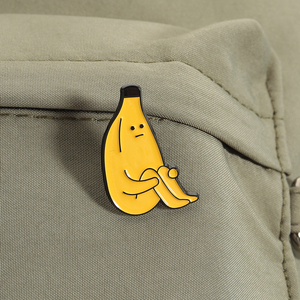 Broches en émail 'Sad Banana Man' – Badges de revers amusants à l'effigie de personnages de dessins animés/anime en forme de banane – Vente en gros de bijoux - Product Image 3