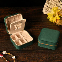 Boîte à bijoux en velours personnalisée, portable, pour ranger les bagues, les boucles d'oreilles et les colliers, avec miroir, pour femmes