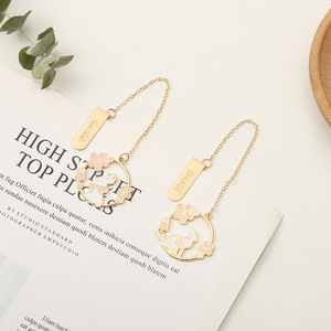 Promozionale segnalibri Kawaii Clip porta segnalibri ciondolo fiore letterario cavo in metallo oro segnalibro con catena - Product Image 5