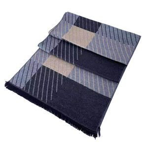 Bufanda a cuadros con flecos de otoño e invierno para hombre Patrón a cuadros elegante con detalle de flecos clásicos - Product Image 1