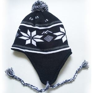 Catégorie de produit Bonnet rembourré en polaire à pompon garni à la mode et confortable - Product Image 3