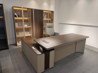 Table de bureau en bois en bois en forme de L de luxe moderne de haute qualité pour patron PDG directeur réunion de conférence exécutive et ensemble de chaises