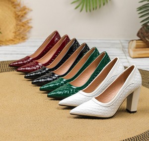 <span class=keywords><strong>Zapatos</strong></span> de Tacón Grueso con Punta en Pico y Tacón Bajo de <span class=keywords><strong>Charol</strong></span> para <span class=keywords><strong>Mujer</strong></span>, Tallas Grandes 40-43 - Product Image 1