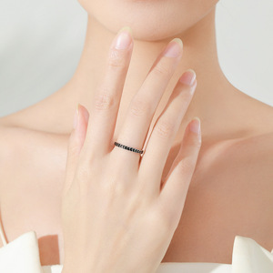 Conjunto de Anillo y Pendientes de Plata de Ley 925 Estilo Punk Retro con Resina Epoxi Negra para Mujer - Joyería de Diseño Exclusivo y Moderno - Product Image 5