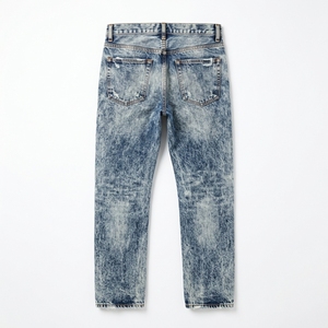 Jean en denim déchiré et délavé coupe slim droite pour homme, taille mi-haute, en coton, style décontracté bleu clair, collection printemps 2026 - Product Image 3
