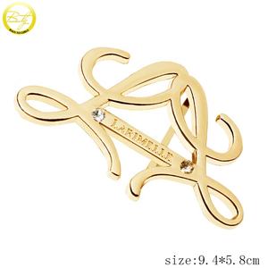 高品质定制金色标志私人带扣压铸压花字母带扣五金水晶 - Product Image 2