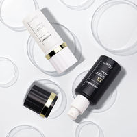 Flacon pompe rond en verre minimaliste avec garniture dorée de luxe, contenant cosmétique vide en verre pour essence faciale, marque privée