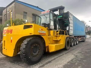 Montacargas Diésel Kalmar TCM HELI de 25 Toneladas 4X4 para Terreno Accidentado, Usado, con Desplazador Lateral Hidráulico, Mástil de Tres Etapas, Neumáticos Sólidos - Product Image 6