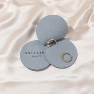 Bolsa de Regalo de Terciopelo de Microfibra Blanca con Logotipo Personalizado al por Mayor, Bolsa de Embalaje con Solapa Beige para Guardar Joyas y Pendientes - Product Image 5