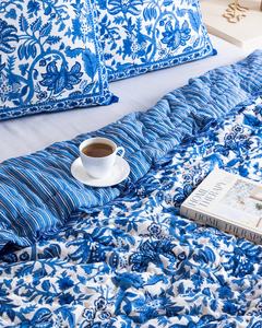 Colcha de Algodón Azul Jaipuri Razai, Estampada a Mano, Reversible, Suave y Cómoda - Product Image 4