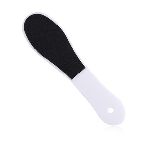 Cepillo ovalado para pies, removedor de callos de plástico blanco de doble cara para el cuidado de los talones - Product Image 5
