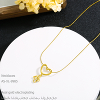 Nouveaux accessoires, fournisseur de bijoux hautement polis, collier avec pendentif en forme de cœur et de fleur en acier inoxydable plaqué or, bijoux pour femmes