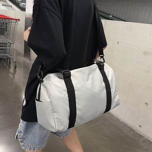 Sac de voyage week-end personnalisé avec logo, design imperméable, sac de sport tendance pour la gym et les voyages - Product Image 5