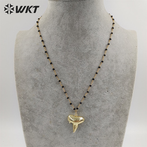 WT-N227 <span class=keywords><strong>collana</strong></span> <span class=keywords><strong>con</strong></span> denti di squalo naturale placcato oro 18 carati di moda all'ingrosso <span class=keywords><strong>con</strong></span> <span class=keywords><strong>collana</strong></span> di ossa di denti veri <span class=keywords><strong>con</strong></span> perline di <span class=keywords><strong>rosario</strong></span> nero - Product Image 3