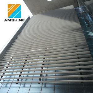 Brise-soleil vertical motorisé en aluminium à lamelles - Product Image 5