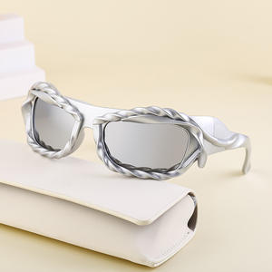 Lunettes de soleil irrégulières Y2K, monture PC argentée UV400, pour le cyclisme en extérieur et la conduite, performance optimale - Product Image 1