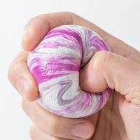 Vente en gros de balles anti-stress en mousse PU rebondissantes de 6 cm, motif géométrique marbré, jouet à presser pour enfants et adultes, soulagement sensoriel, OEM