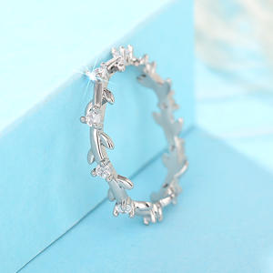 Anello Eternity con Motivo Floreale T0196 in Argento 925 con Cristalli Taglio Brillante Rotondo e Strass, Anello da Sposa per Donna - Product Image 3