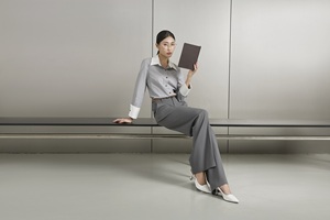 Camisa Clásica a Rayas CLARE KA63, Manga Regular, Cuello Camisero (Cuello de Pico), Elegante / Estilo Oficina Chic / Minimalista Coreano - Product Image 2