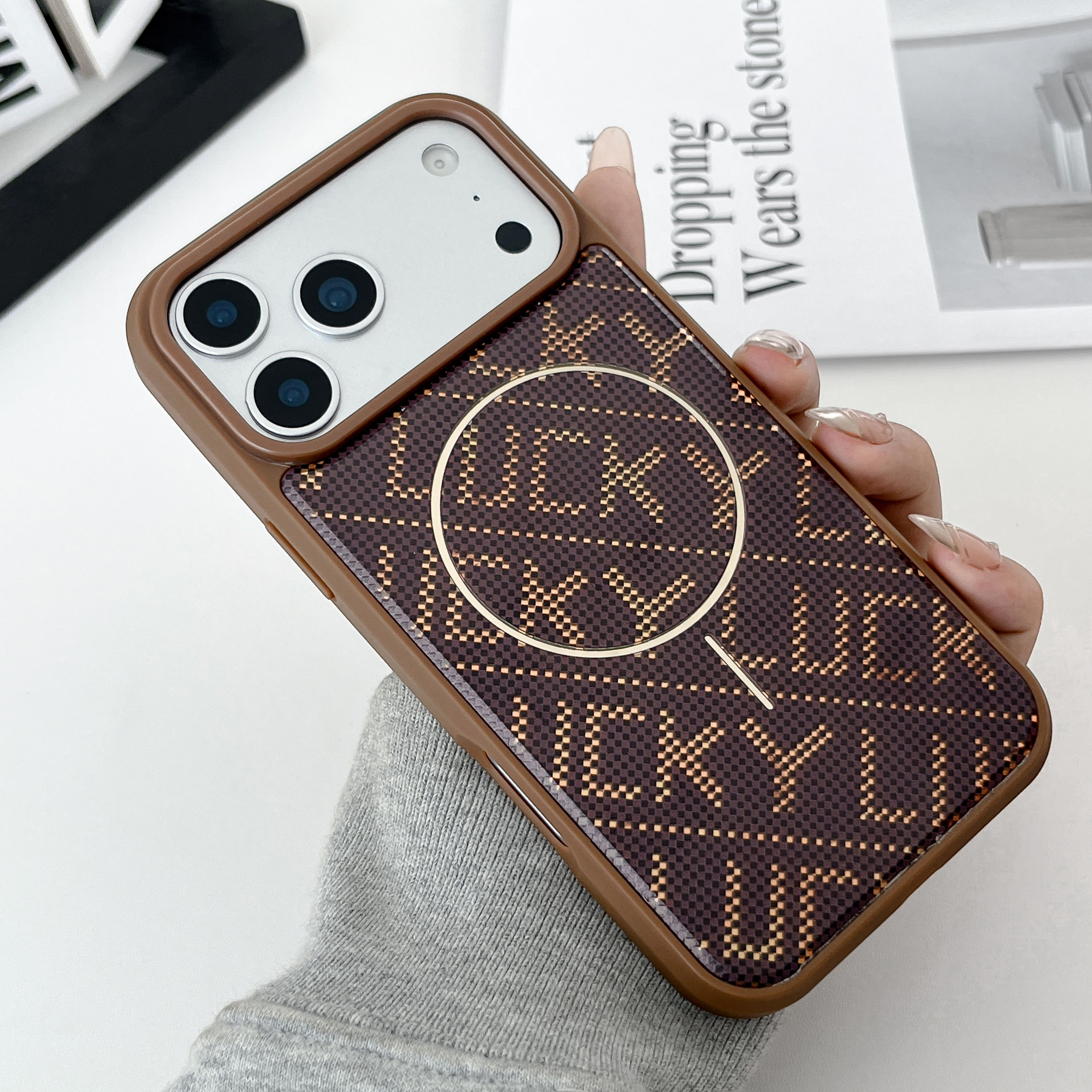 สีน้ำตาล