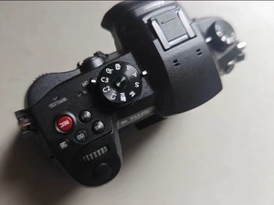 Appareil photo hybride Panasonic GH5S d'occasion avec écran tactile pour la photographie et la vidéo, capteur Live MOS - Product Image 2