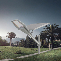 Lampadaire solaire LED avec indice de protection IP66, alimentation AC/DC, surveillance de l'état de la batterie, protection contre les décharges profondes et remplacement programmé