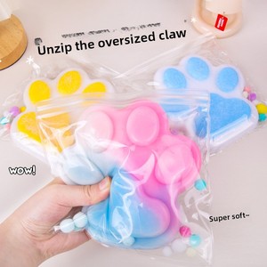 Jouet sensoriel anti-stress géant en caoutchouc en forme de patte de chat, unique, moelleux et mignon, très populaire - Product Image 1