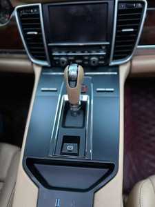 Pour Porsche Cayenne 10-17 : Amélioration de la console centrale, panneau de selle modifié, accoudoir avec retour de force tactile par vibration - Product Image 5