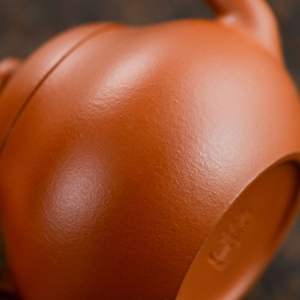 Recommandation : <span class=keywords><strong>Pot</strong></span> <span class=keywords><strong>en</strong></span> sable violet de type poire miniature, provenant de Yixing, le lieu le plus célèbre de la fabrication de pots <span class=keywords><strong>en</strong></span> sable violet chinois - Product Image 4