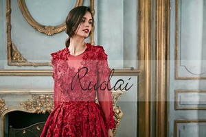 RUOLAI PEV-L3052 modesto manica lunga 3D floreale Appliqued in rilievo pizzo raso rosso abiti da sera lunghi abiti - Product Image 4